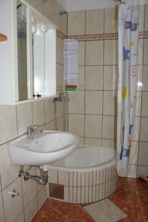 Apartments And Rooms By The Sea Zaostrog, Makarska - 2661 ภายนอก รูปภาพ